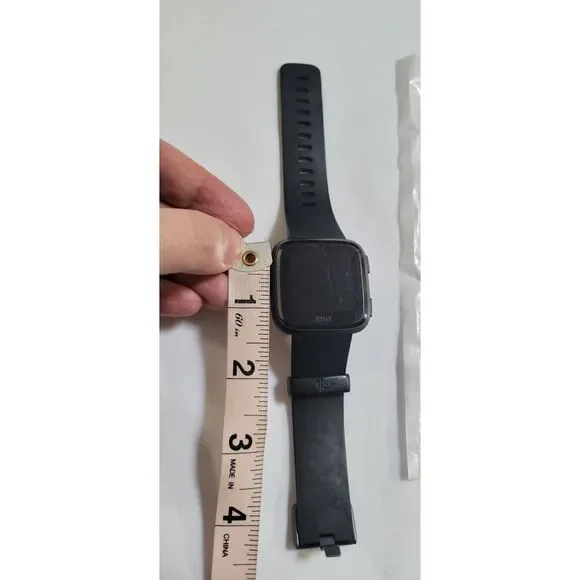 Fitbit Versa FB504 Smartwatch - Black with Charger Sm&Lg Original Black Wristban - Picture 5 of 6